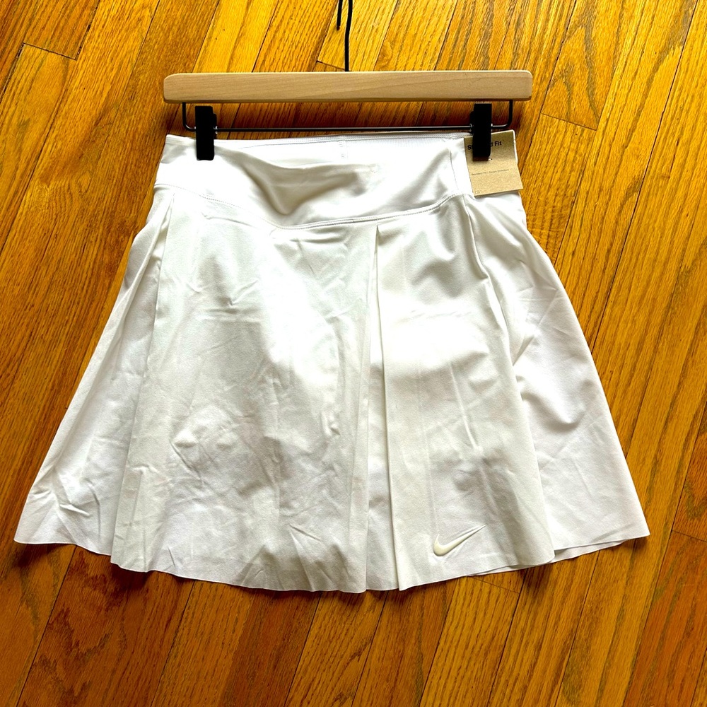Nike Women’s Dri-Fit White Golf Skirt size S NWT